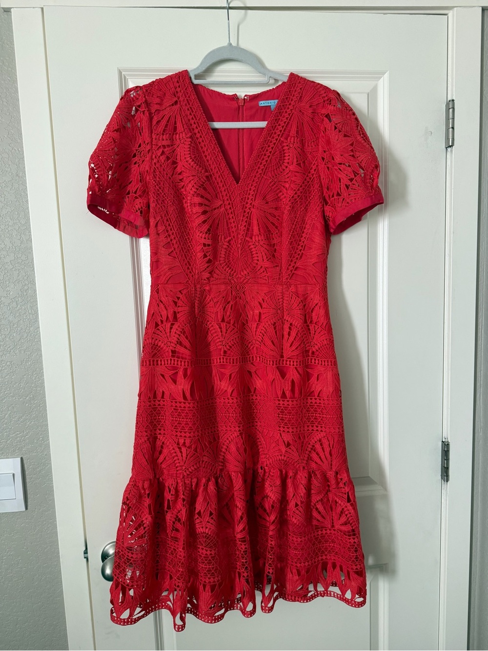 ANTONIO MELANI Red Lace V-Neck Midi Dress womens dress never worn size 6